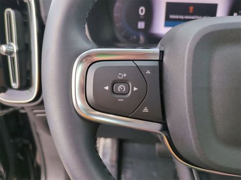 Used 2023 Volvo XC40 B5 Ultimate w/ Protection Package Premier image 16