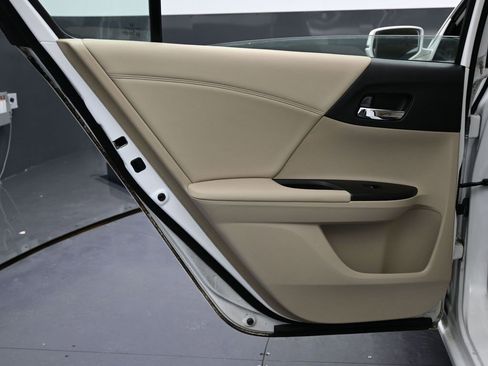 Used 2016 Honda Accord EX-L image 38