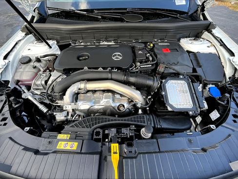 Used 2025 Mercedes-Benz GLB 250 image 16