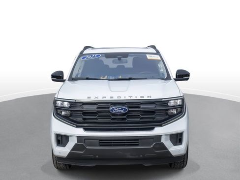 Certified 2025 Ford Expedition Active AWD/4WD image 3