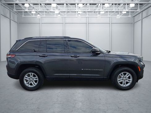 Certified 2023 Jeep Grand Cherokee Laredo w/ Luxury Tech Group I image 6