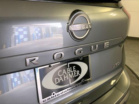 Used 2025 Nissan Rogue SV AWD/4WD image 8