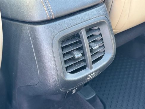 Used 2016 Jeep Cherokee Limited FWD image 12