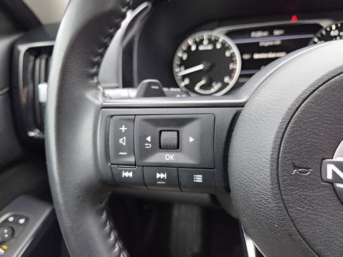 Used 2024 Nissan Pathfinder SV image 31