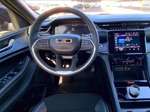 Used 2024 Jeep Grand Cherokee L Altitude AWD/4WD image 6