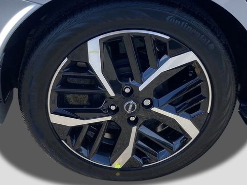 New 2025 Nissan Versa SR image 7