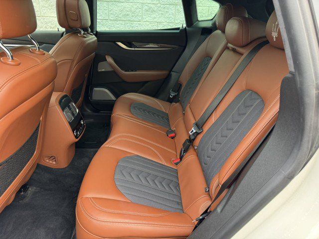 Used 2017 Maserati Levante S AWD/4WD image 7