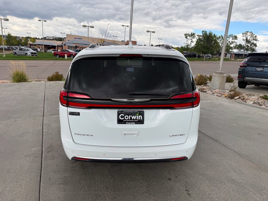 Used 2022 Chrysler Pacifica Limited FWD image 6