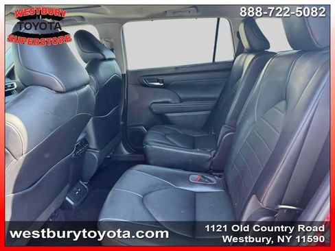 Used 2021 Toyota Highlander XLE AWD/4WD image 15