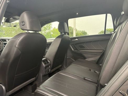 Certified 2022 Volkswagen Tiguan SE R-Line AWD/4WD image 12