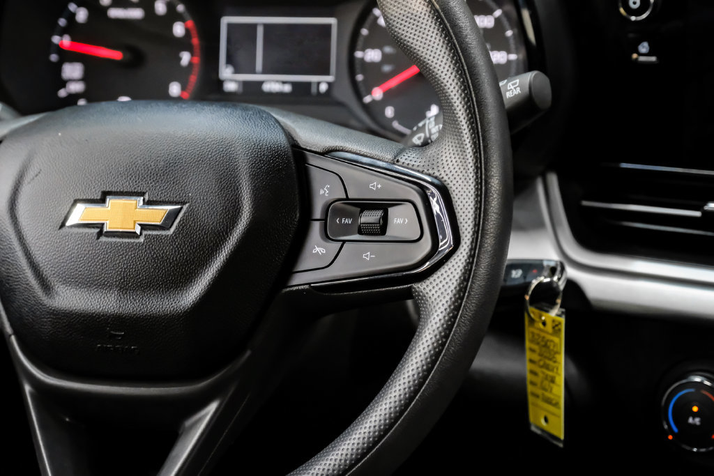 Used 2025 Chevrolet Trax LS w/ LS Convenience Package FWD image 19