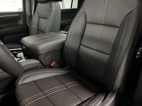 New 2025 Chevrolet Suburban High Country AWD/4WD image 20