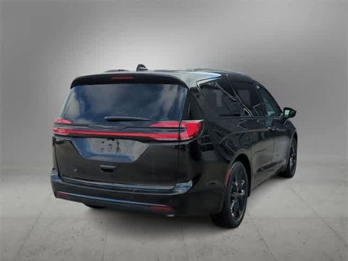 New 2026 Chrysler Pacifica Select image 8