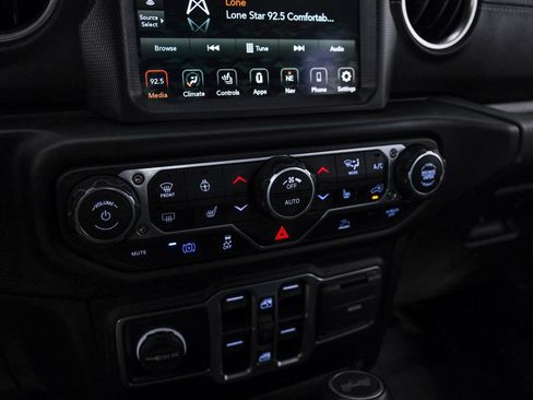 Used 2022 Jeep Wrangler Unlimited Sahara w/ Cold Weather Group AWD/4WD image 30
