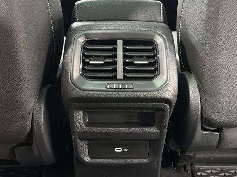 Used 2025 Volkswagen Taos SEL AWD/4WD image 32