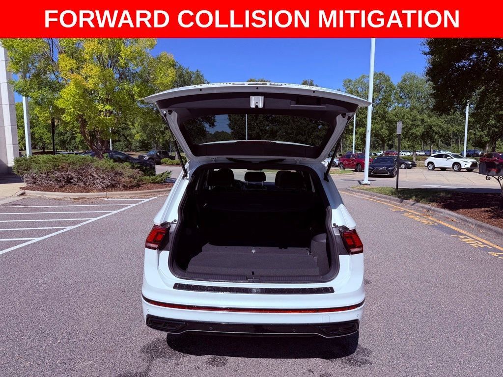 Used 2022 Volkswagen Tiguan SE R-Line FWD image 7
