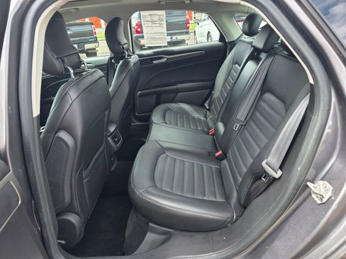 Used 2014 Ford Fusion SE w/ Equipment Group 202A FWD image 10
