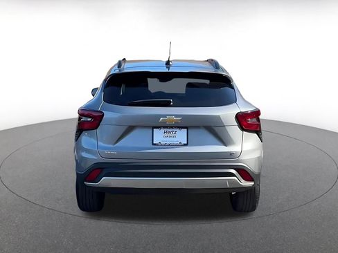 Used 2025 Chevrolet Trax LT w/ LT Convenience Package image 12