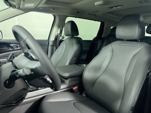 New 2027 Kia Carnival SX w/ Dark Edition Package FWD image 13