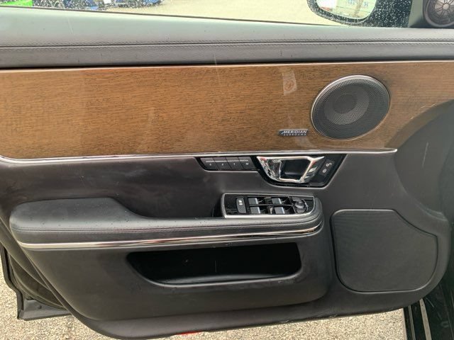 Used 2019 Jaguar XJ Supercharged RWD image 14