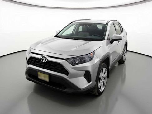 Used 2021 Toyota RAV4 LE image 1