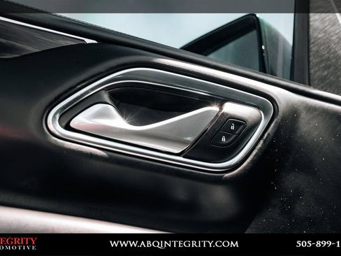 Used 2024 Chevrolet Suburban LT RWD image 21