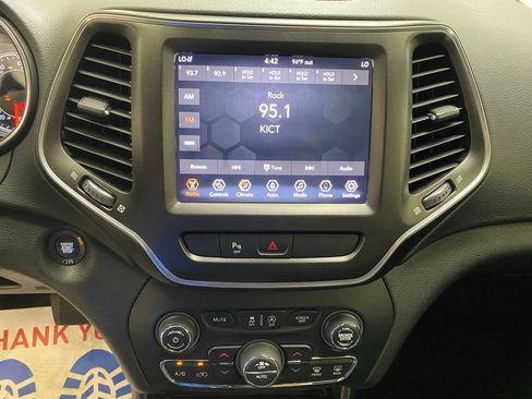 Used 2019 Jeep Cherokee Trailhawk AWD/4WD image 23