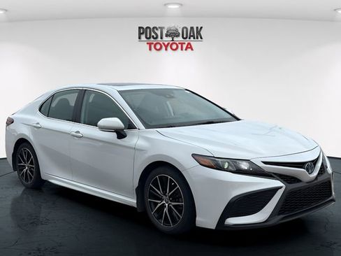 Used 2024 Toyota Camry SE w/ Audio Upgrade Package image 9