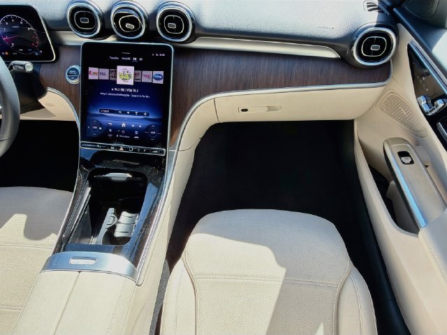 Used 2025 Mercedes-Benz C 300 Sedan image 17