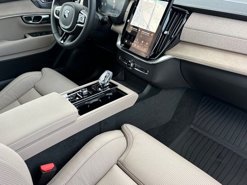 New 2026 Volvo XC90 T8 Ultra w/ Protection Package Premier AWD/4WD image 16