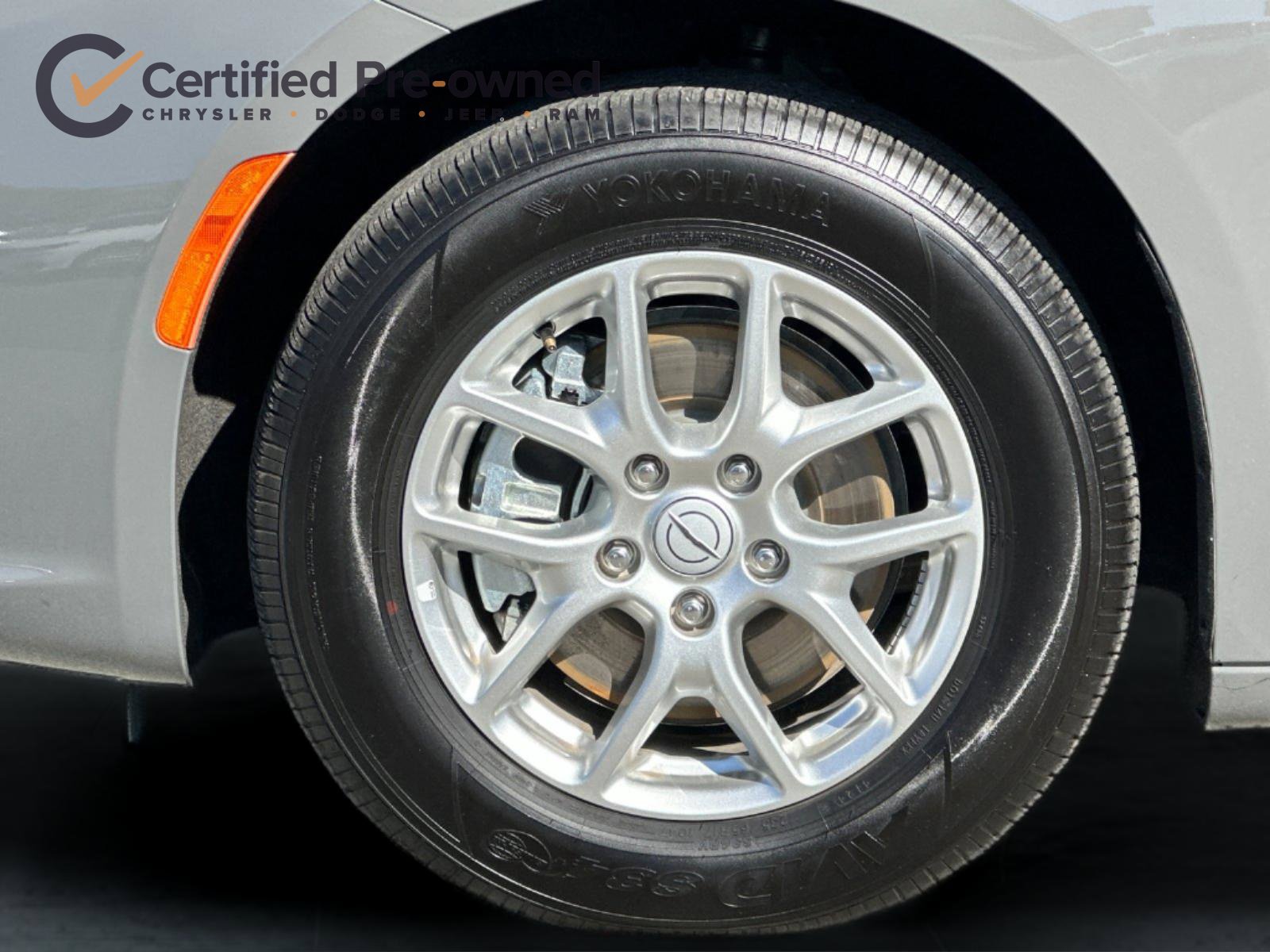 Certified 2025 Chrysler Pacifica Select FWD image 26