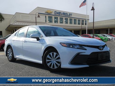 Used 2022 Toyota Camry LE image 1