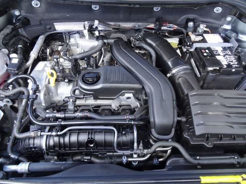 Used 2025 Volkswagen Taos SE FWD image 35