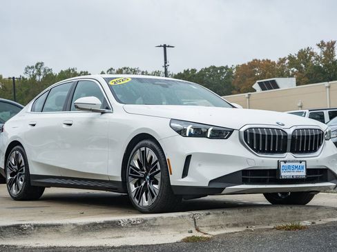 Used 2025 BMW 530i xDrive w/ Premium Package image 1