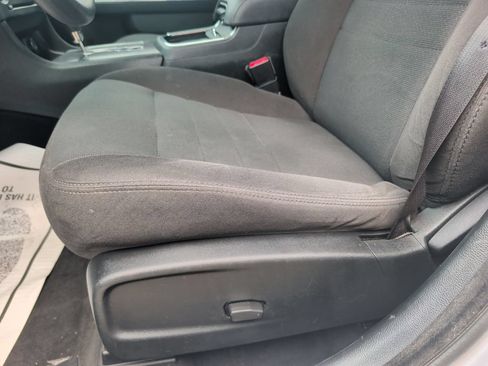 Used 2013 Dodge Charger SE RWD image 9
