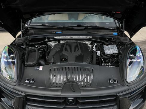 Certified 2026 Porsche Macan AWD/4WD image 10