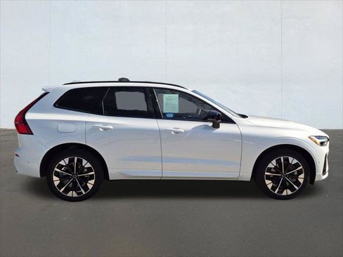 Used 2026 Volvo XC60 T8 Plus w/ Climate Package PRO AWD/4WD image 4