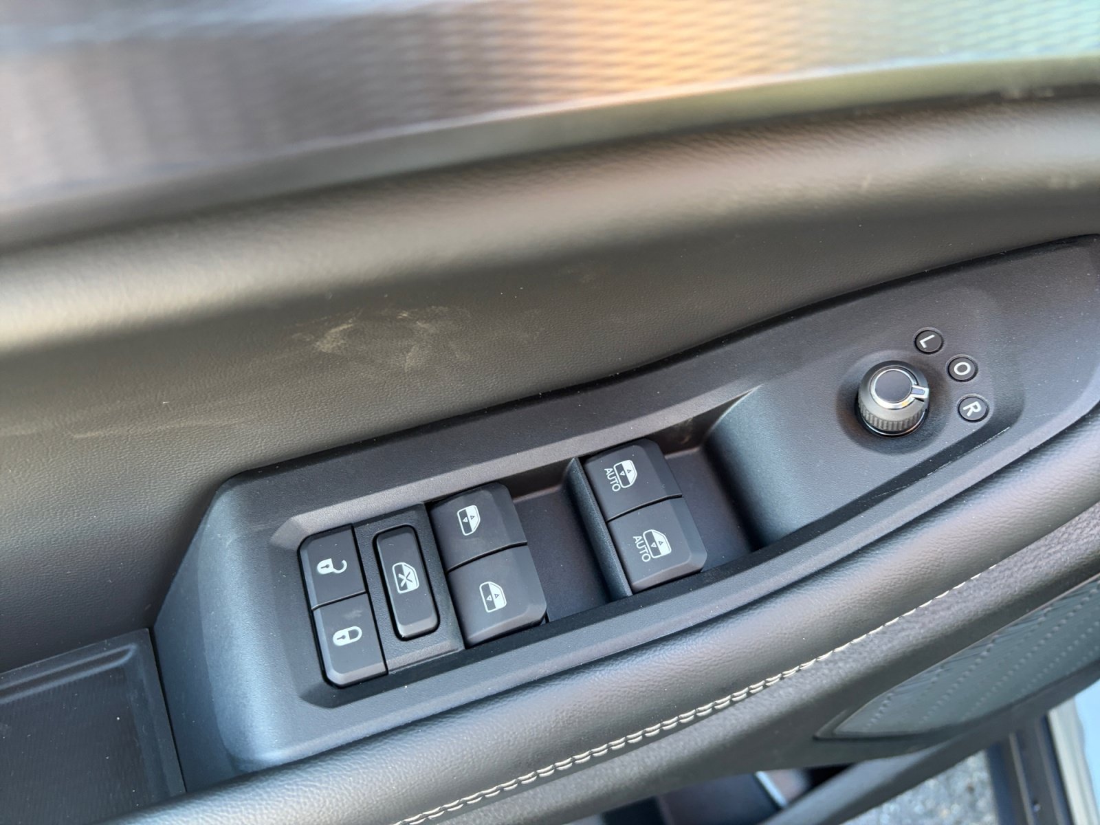 New 2027 Jeep Grand Cherokee Laredo X AWD/4WD image 13