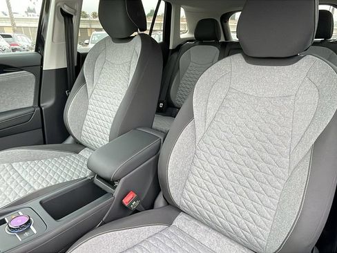 Certified 2025 Volkswagen Tiguan S FWD image 15