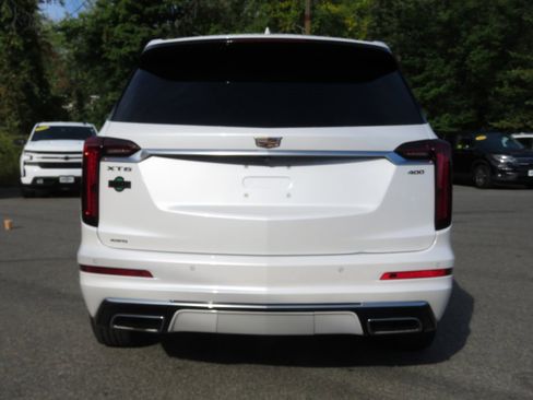 Used 2022 Cadillac XT6 Premium Luxury image 7