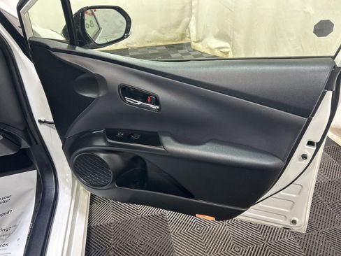 Used 2019 Toyota Prius LE image 11