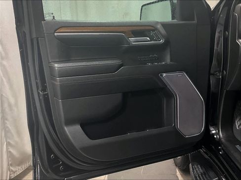 Used 2023 Chevrolet Silverado 1500 High Country w/ Technology Package image 9