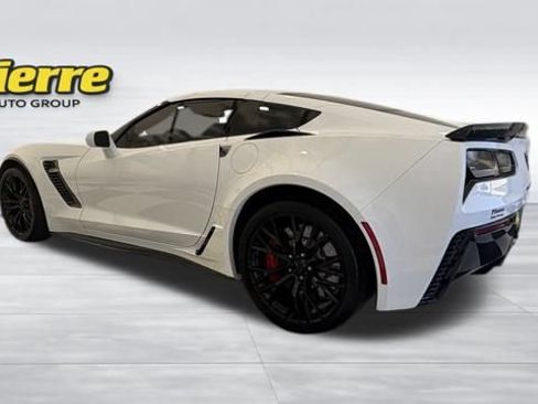 Used 2016 Chevrolet Corvette Z06 w/ 3LZ Preferred Equipment Group RWD image 2