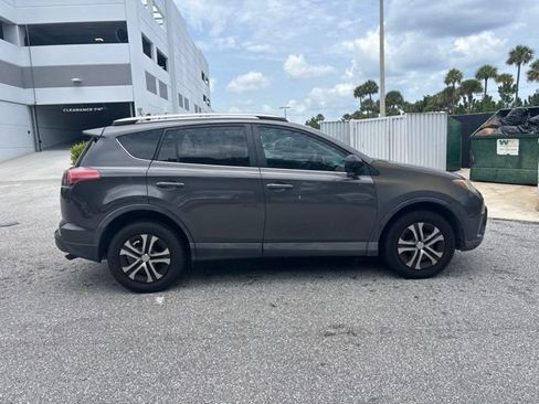 Used 2017 Toyota RAV4 LE AWD/4WD image 2