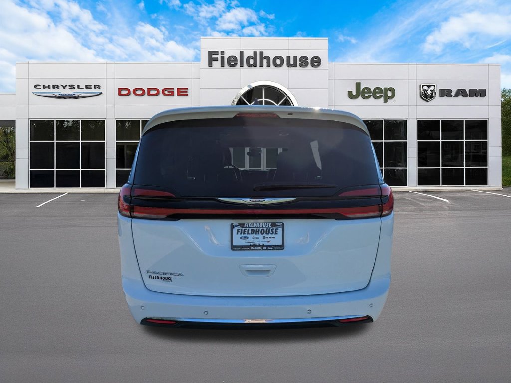 Used 2024 Chrysler Pacifica Touring-L FWD image 5