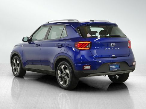 Certified 2025 Hyundai Venue Limited FWD image 3