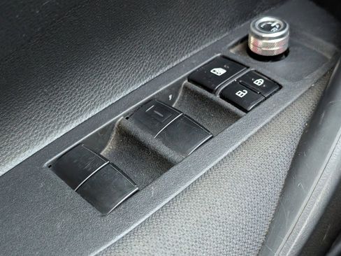 Used 2021 Toyota Corolla LE image 20