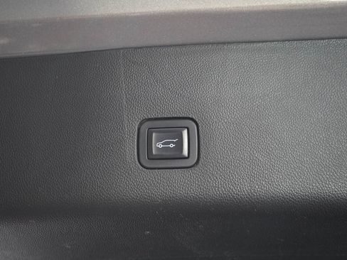 Used 2018 Chevrolet Traverse LT AWD/4WD image 12