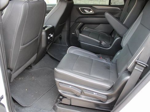 Used 2023 GMC Yukon SLT w/ SLT Premium Package image 6