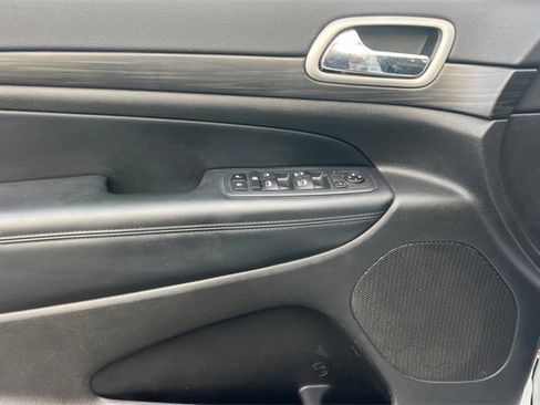Used 2020 Jeep Grand Cherokee Altitude image 11